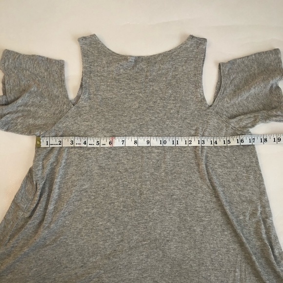 Urban Outfitter’s Kimchi Blue Cold Shoulder Top - Picture 7 of 9